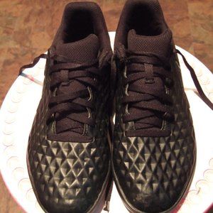 NIKE TIEMPO SHOES SIZE 5.5Y